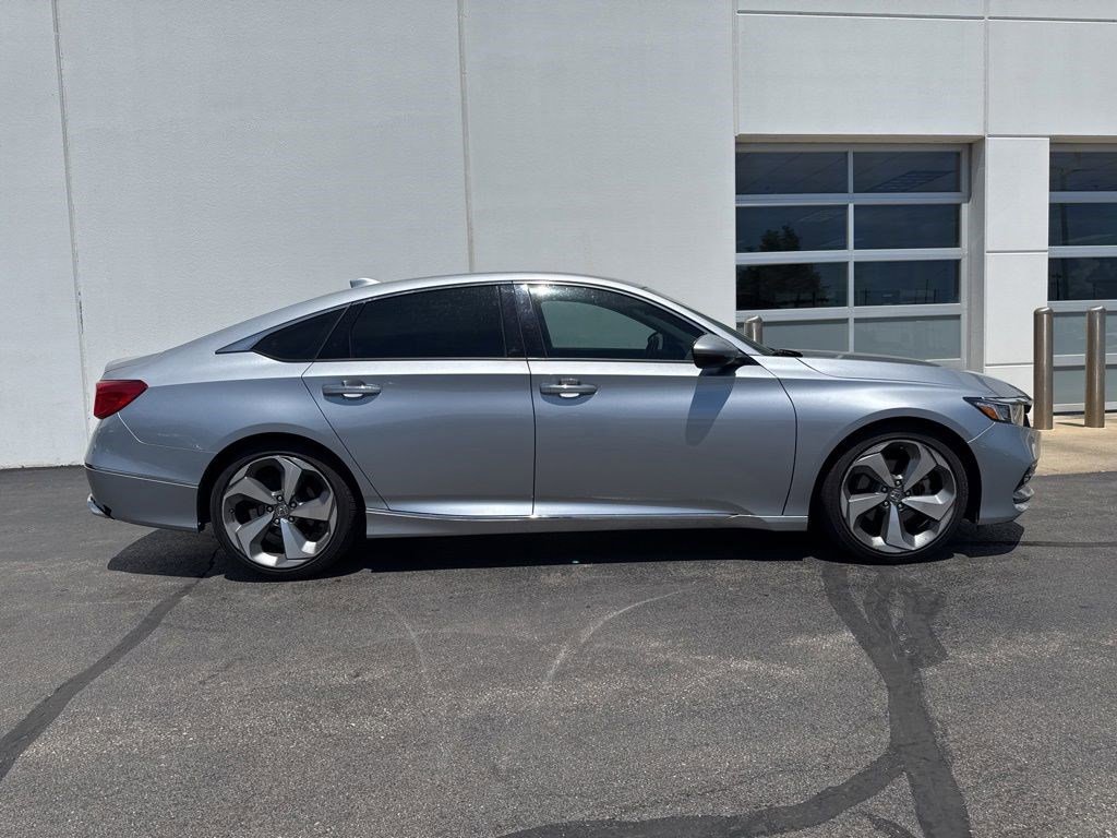 Used 2018 Honda Accord Touring image 3