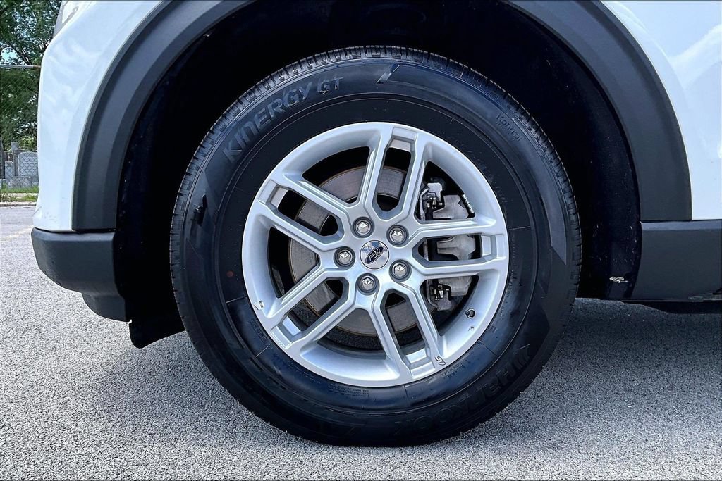 Certified 2025 Ford Explorer Active AWD/4WD image 9