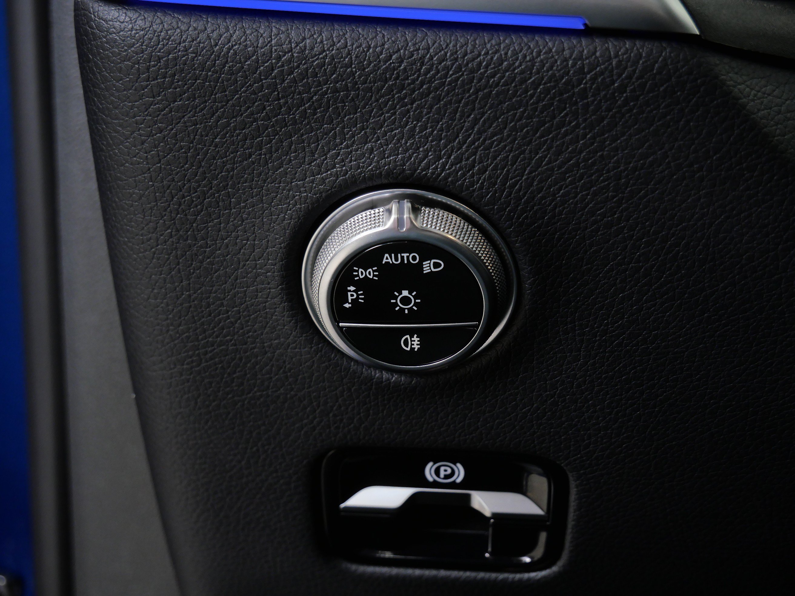 Used 2025 Mercedes-Benz GLC 300 4MATIC image 29