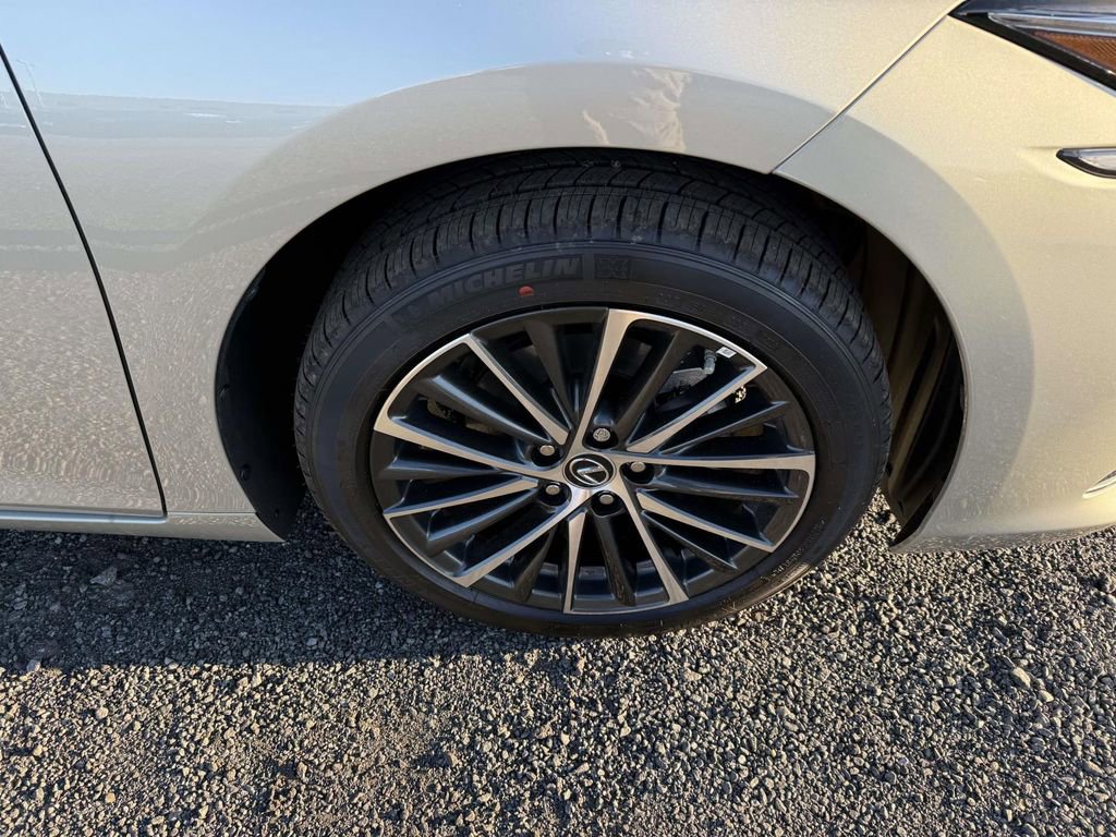 Used 2025 Lexus ES 350 w/ Premium Package image 7