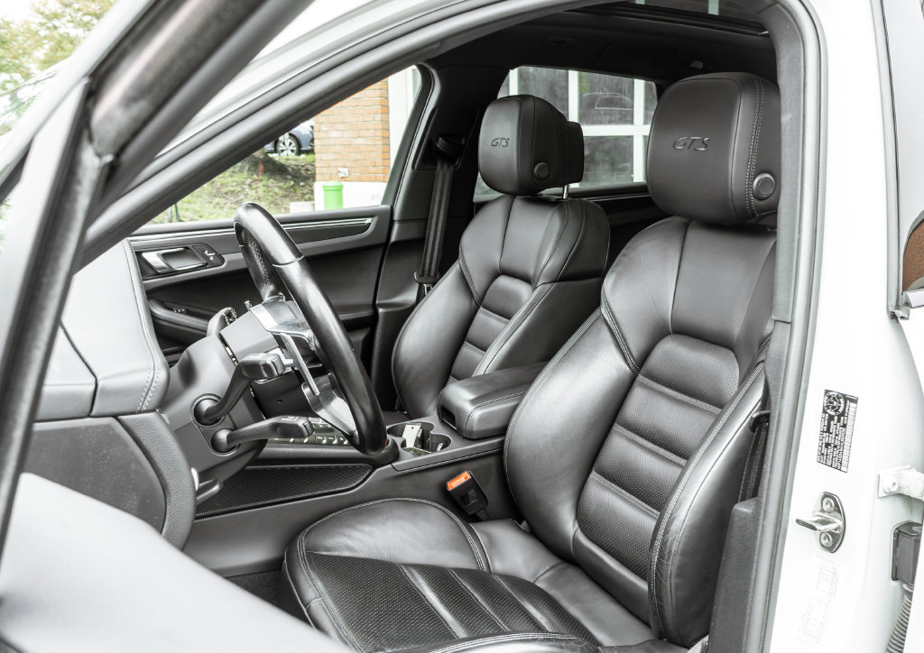 Used 2021 Porsche Macan GTS w/ Sport Chrono Package AWD/4WD image 6