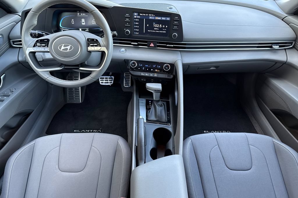 Used 2025 Hyundai Elantra Sport FWD image 9