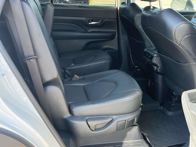 Used 2024 Toyota Grand Highlander AWD image 23
