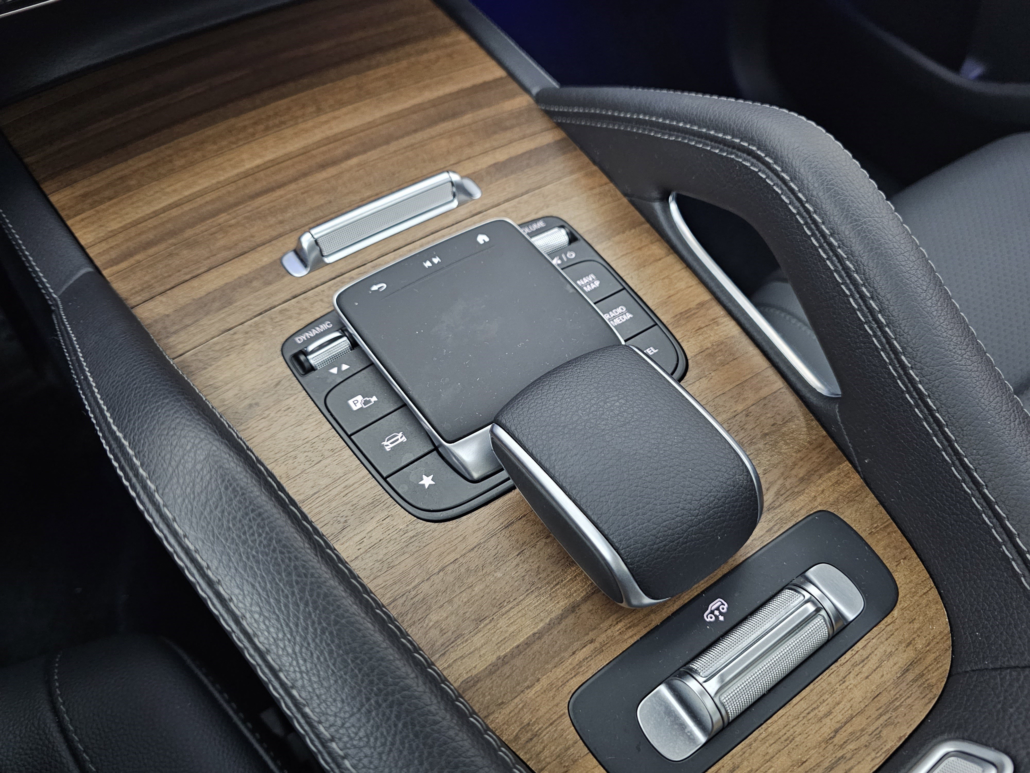 Certified 2024 Mercedes-Benz GLS 450 4MATIC image 31
