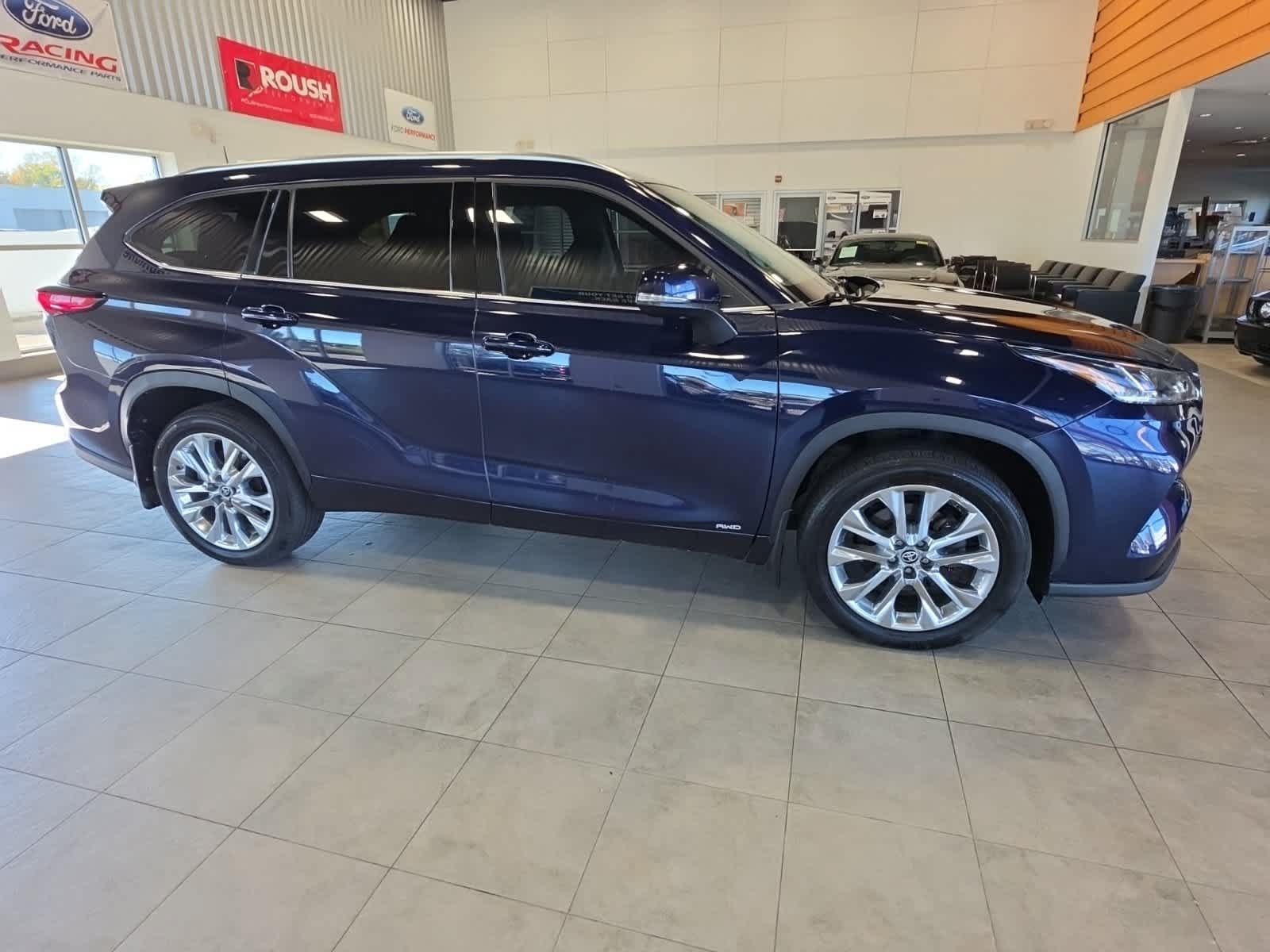 Used 2023 Toyota Highlander Limited AWD/4WD image 6