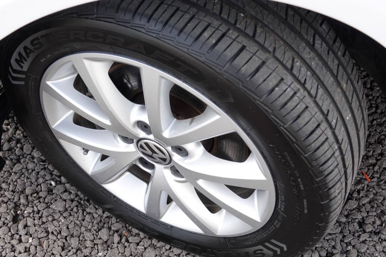 Used 2010 Volkswagen Jetta Limited Edition FWD image 46