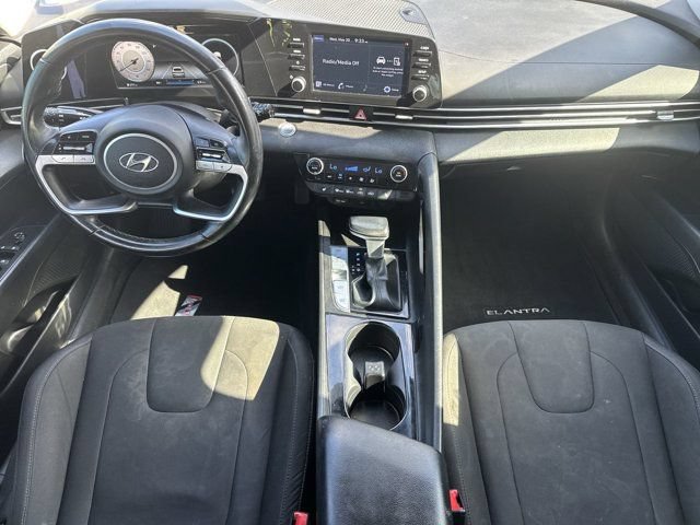Used 2021 Hyundai Elantra SEL w/ Convenience Package FWD image 12