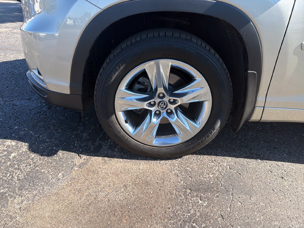 Used 2016 Toyota Highlander Limited AWD/4WD image 28