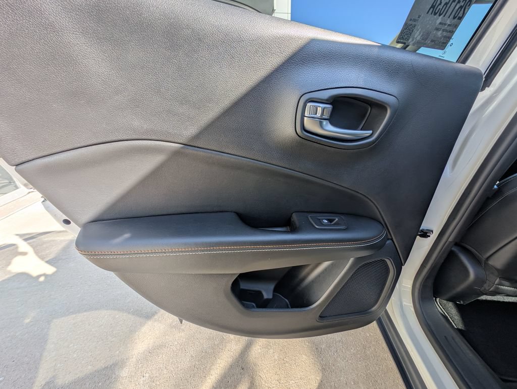 Used 2019 Jeep Compass Latitude AWD/4WD image 41