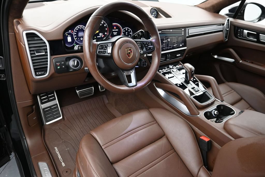 Certified 2023 Porsche Cayenne Turbo S AWD/4WD image 4