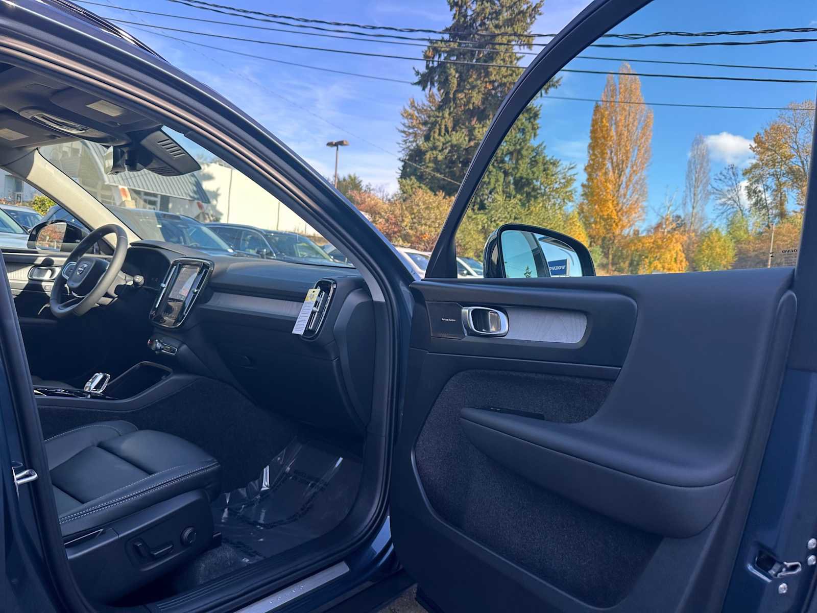 New 2026 Volvo XC40 B5 Ultra w/ Protection Package Premier image 11