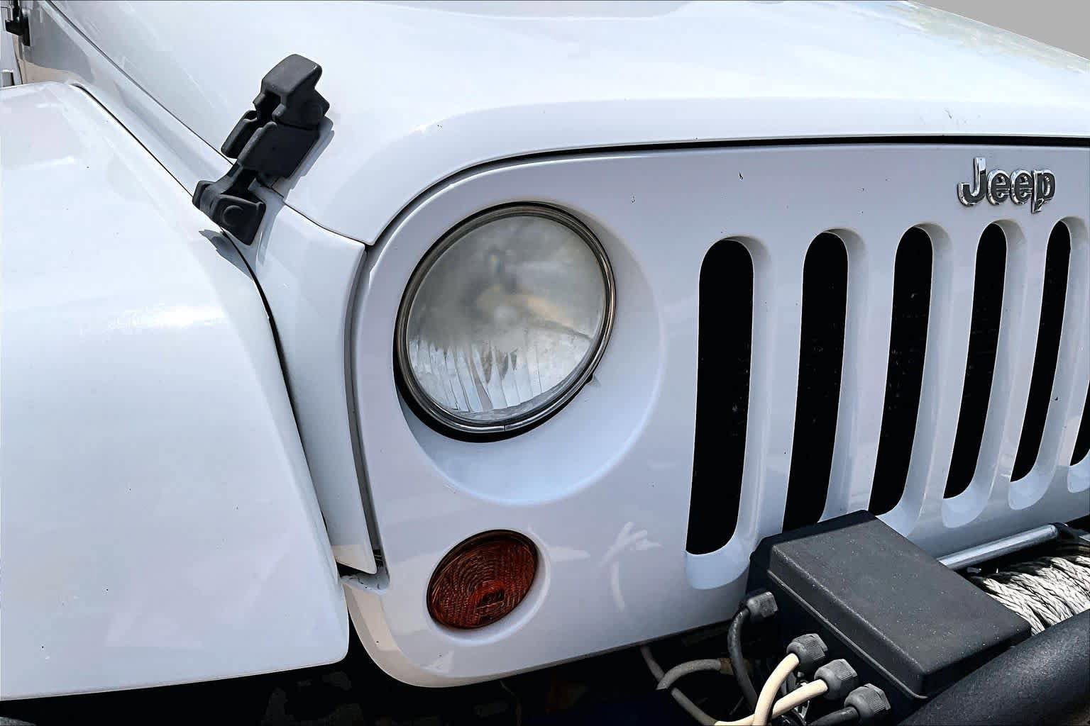Used 2013 Jeep Wrangler Unlimited Sahara w/ Connectivity Group AWD/4WD image 25