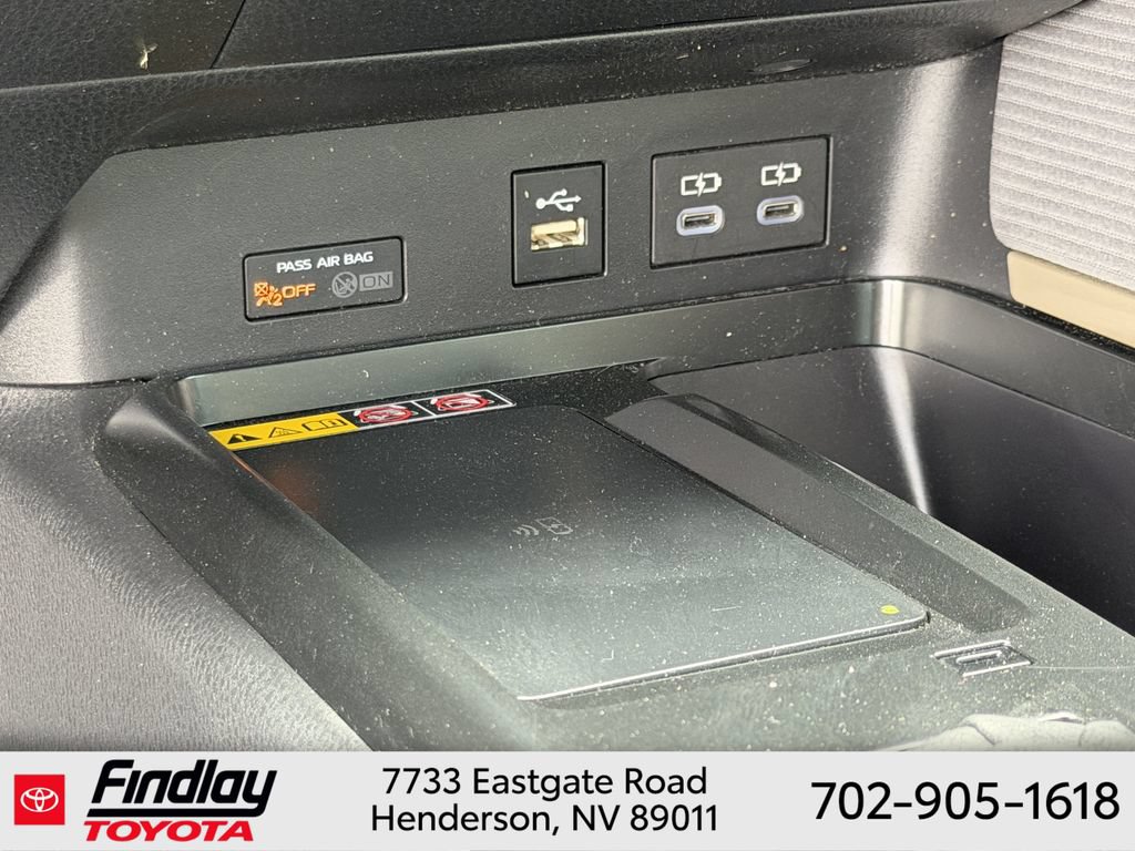 Used 2025 Toyota Camry SE AWD/4WD image 29