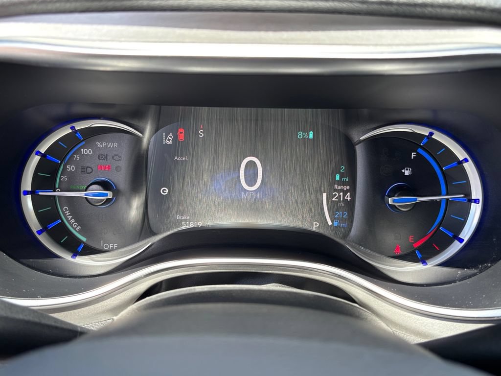Used 2023 Chrysler Pacifica Limited w/ Uconnect Theater Family Group FWD image 29