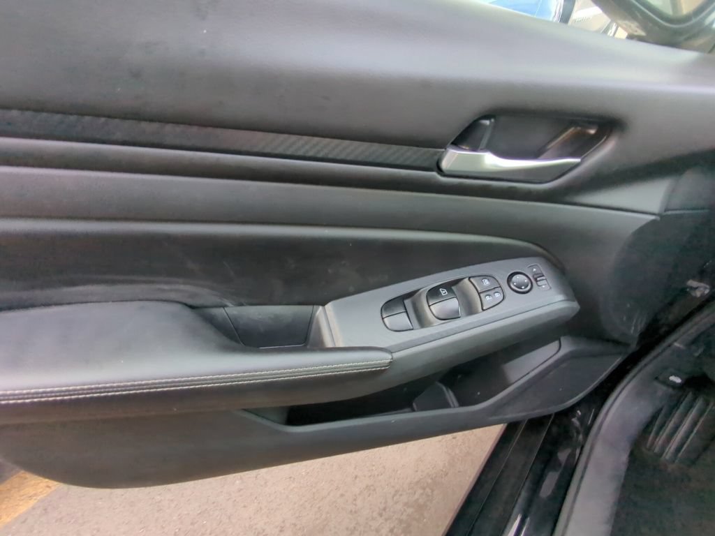 Used 2024 Nissan Altima 2.5 SV FWD image 8