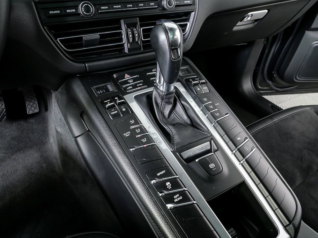 Certified 2020 Porsche Macan image 18