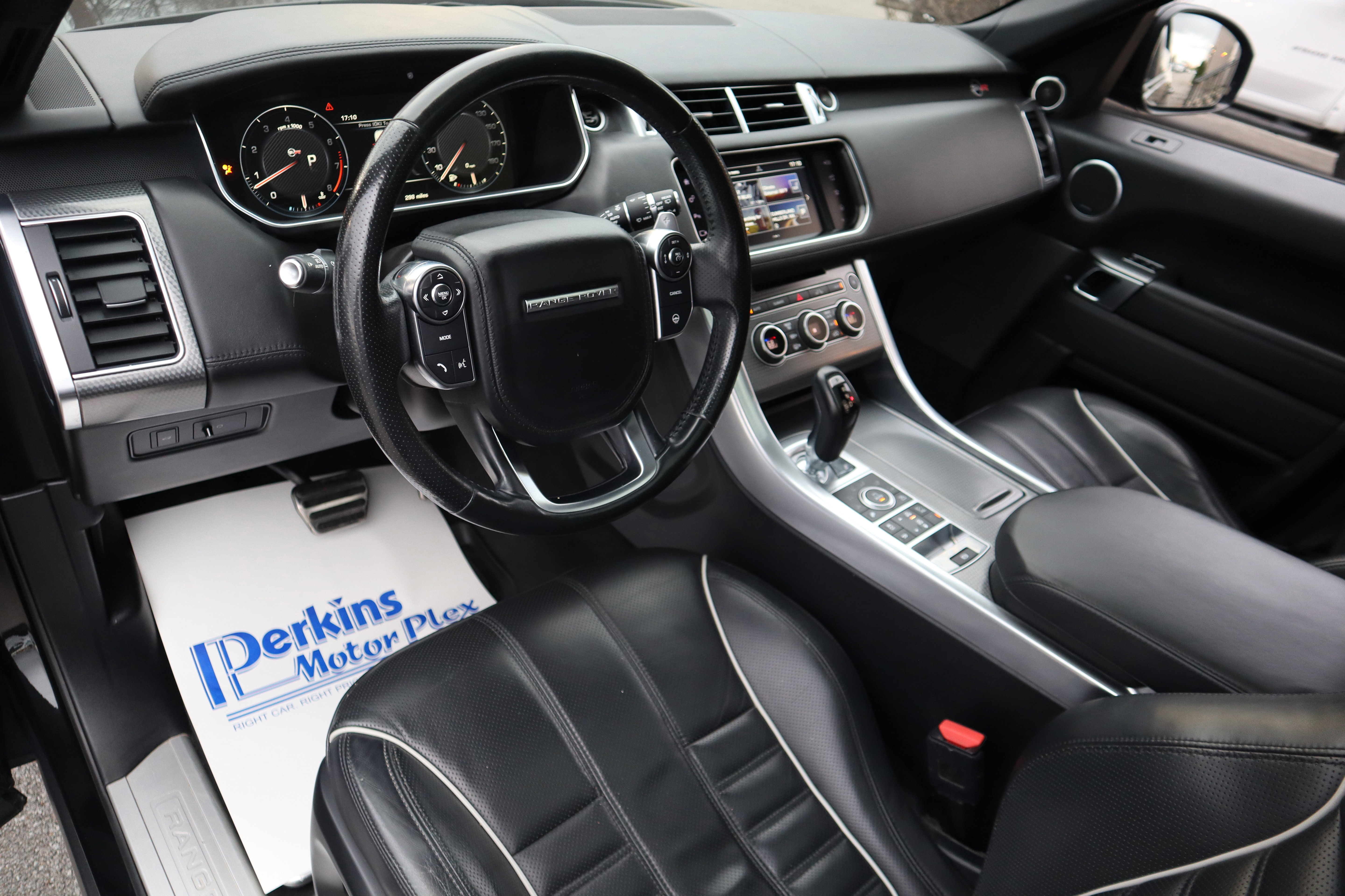 Used 2016 Land Rover Range Rover Sport SVR image 28