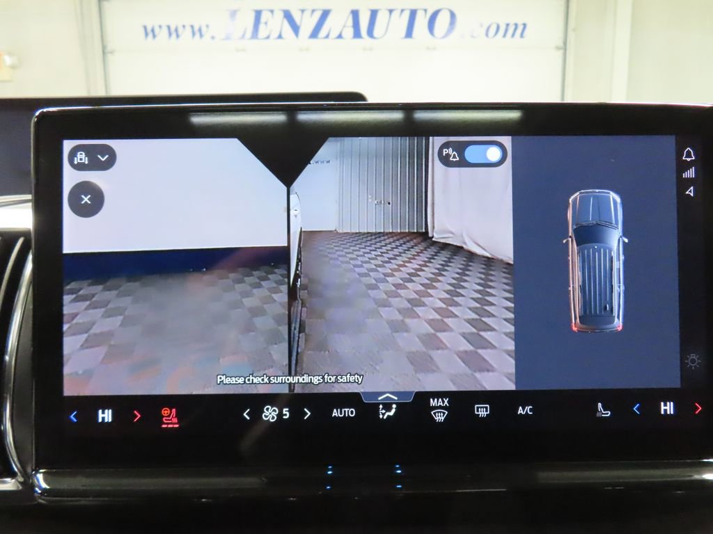 Used 2025 Ford Expedition Platinum w/ Platinum Ultimate Package AWD/4WD image 17