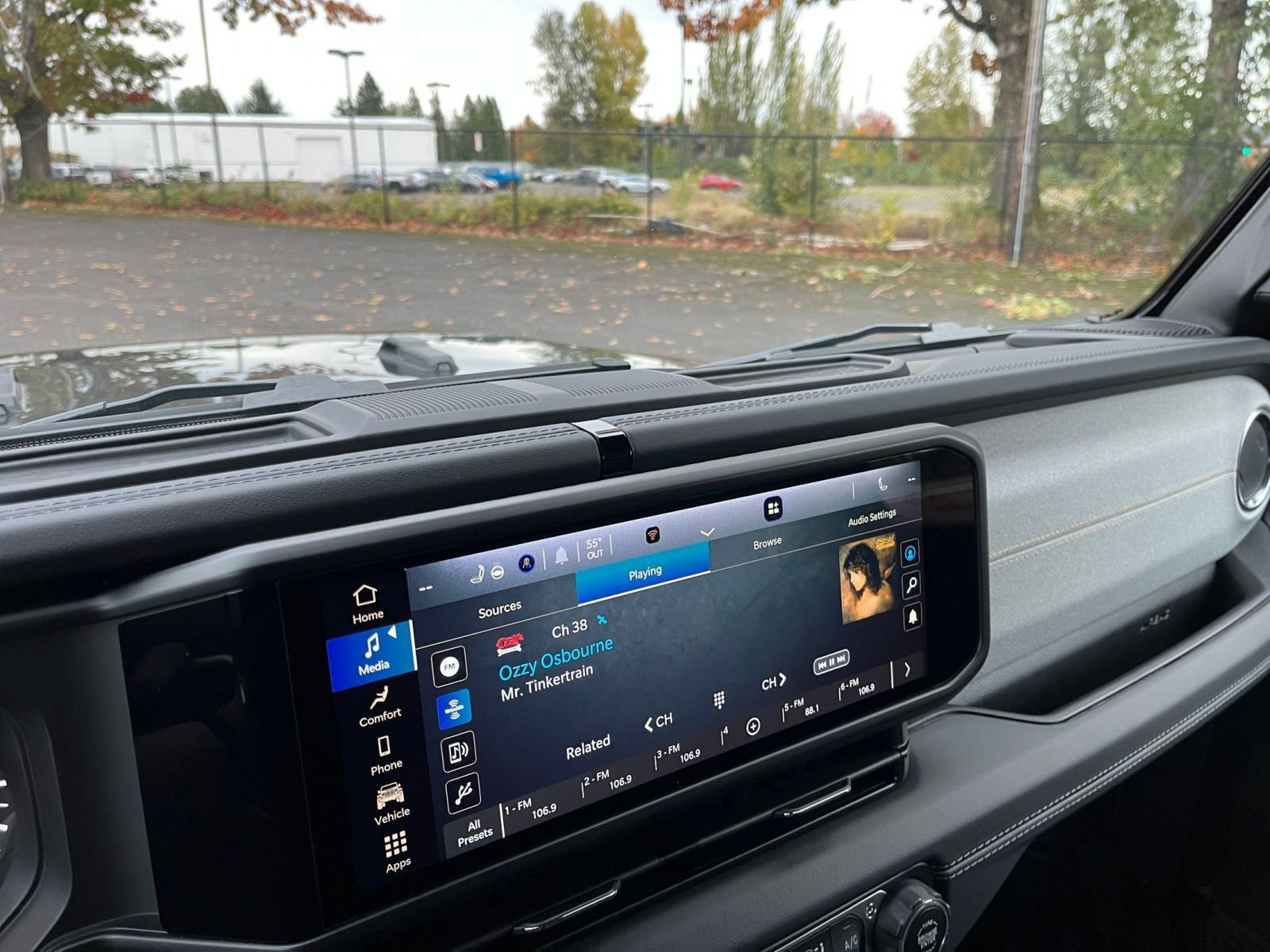 Used 2025 Jeep Wrangler Sahara image 18