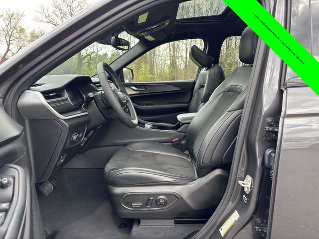 Used 2023 Jeep Grand Cherokee Altitude AWD/4WD image 3