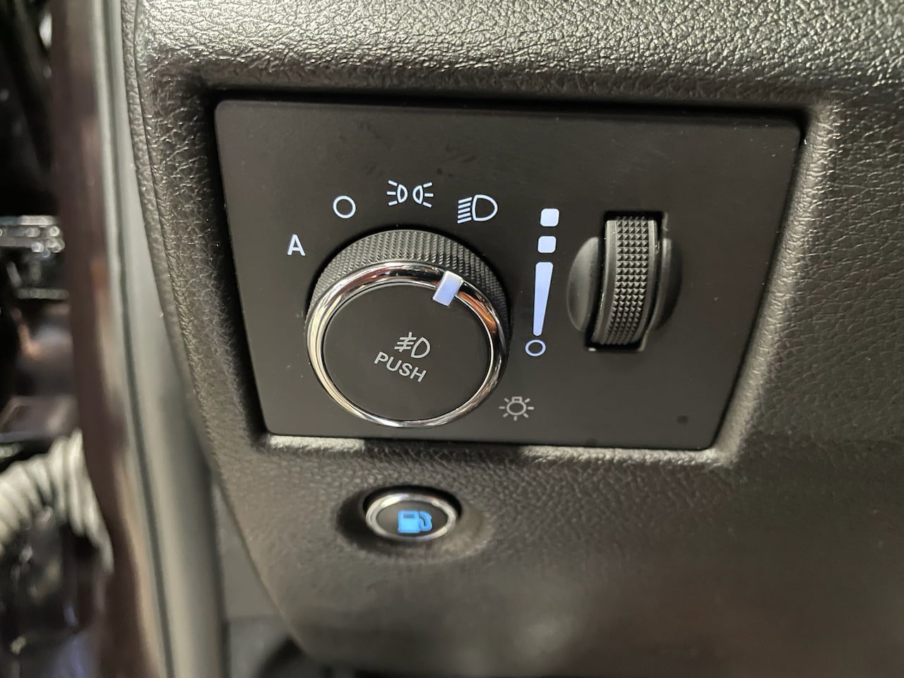 Used 2020 Jeep Grand Cherokee Summit AWD/4WD image 16