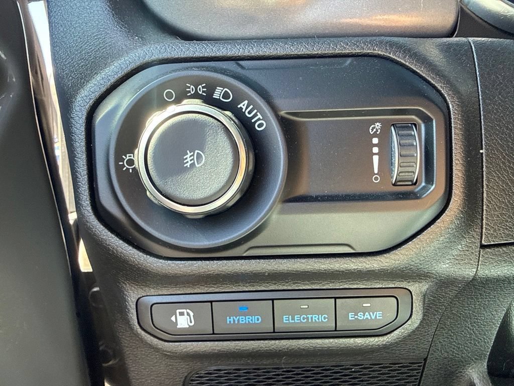 Used 2023 Jeep Wrangler Unlimited w/ Sun & Screen Package AWD/4WD image 17