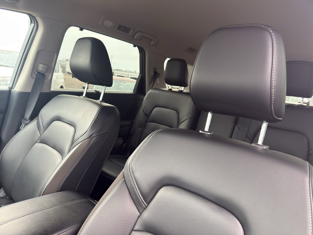 Certified 2024 Nissan Pathfinder SL w/ Black Appearance Package image 27