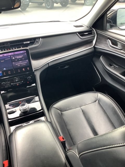Used 2021 Jeep Grand Cherokee L Limited AWD/4WD image 15
