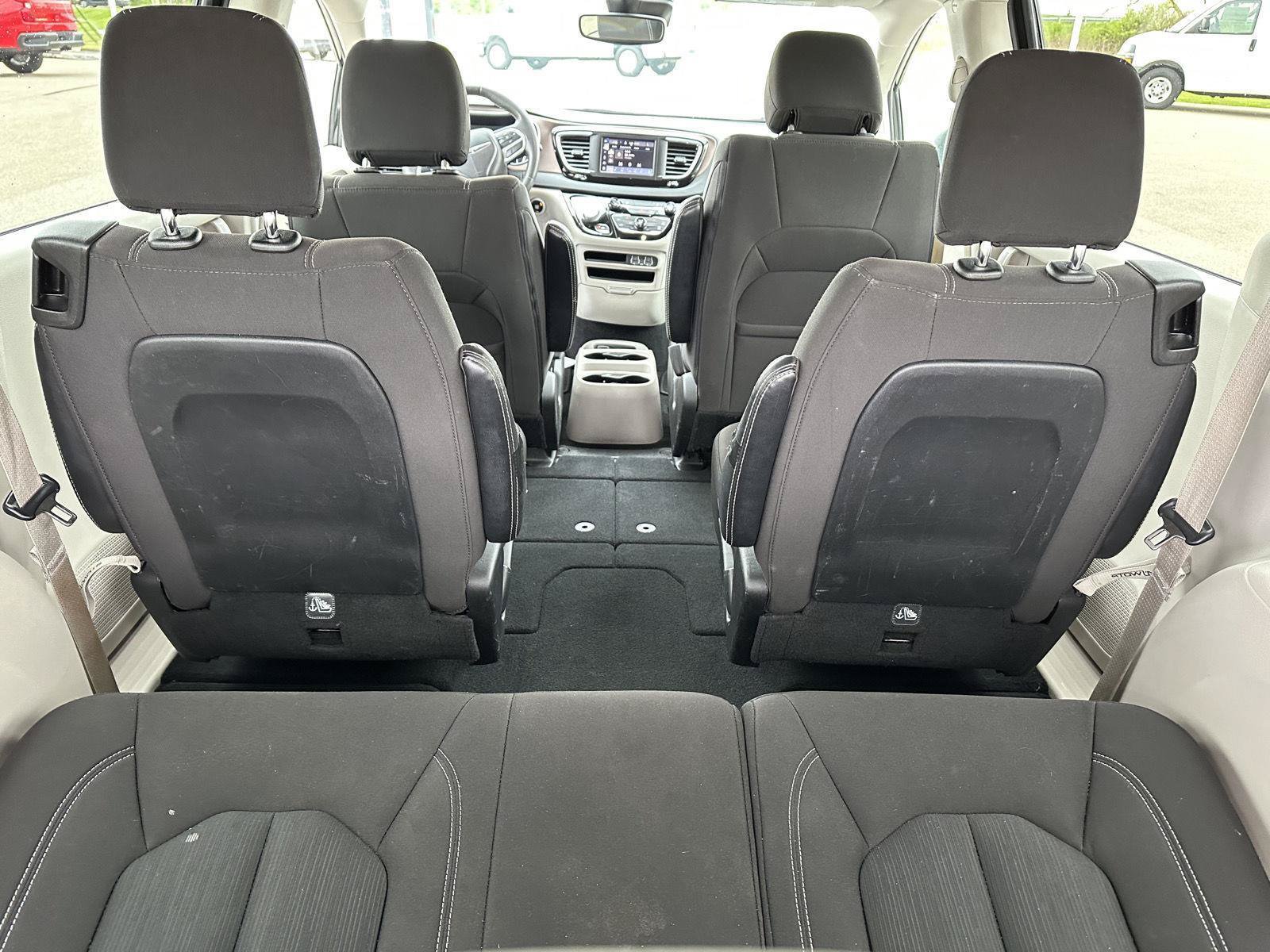 Used 2023 Chrysler Voyager LX FWD image 8