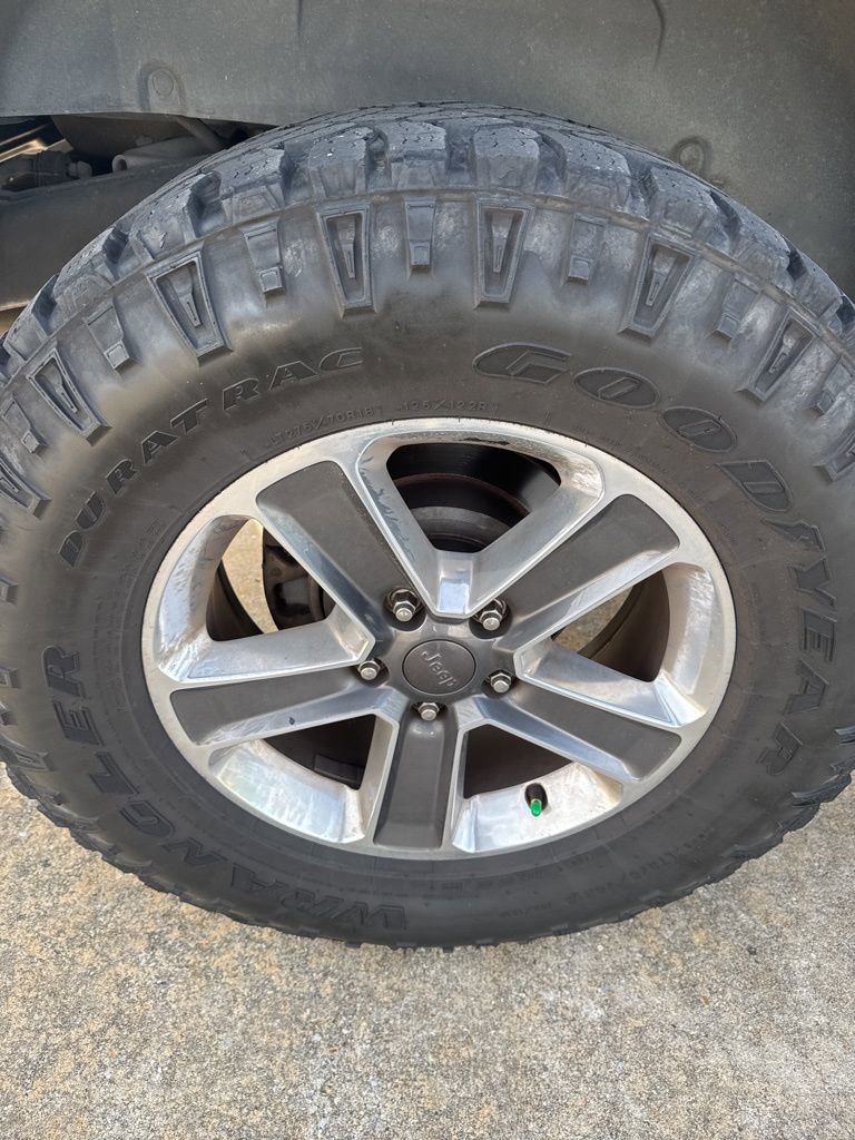 Used 2015 Jeep Wrangler Sport w/ Connectivity Group image 11