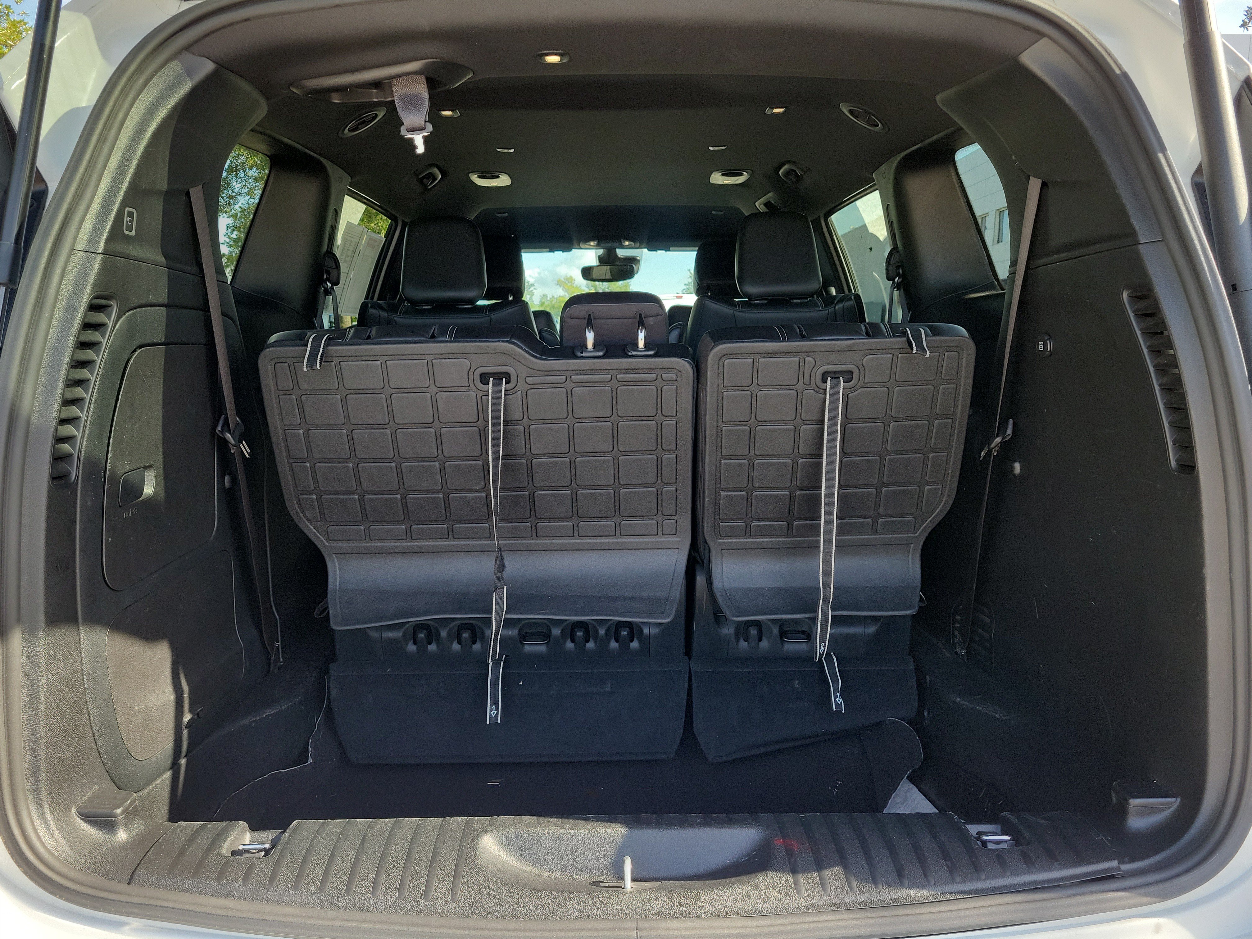 Used 2024 Chrysler Pacifica Limited FWD image 11