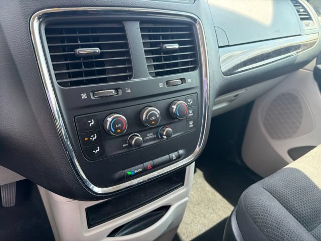Used 2019 Dodge Grand Caravan SE FWD image 17