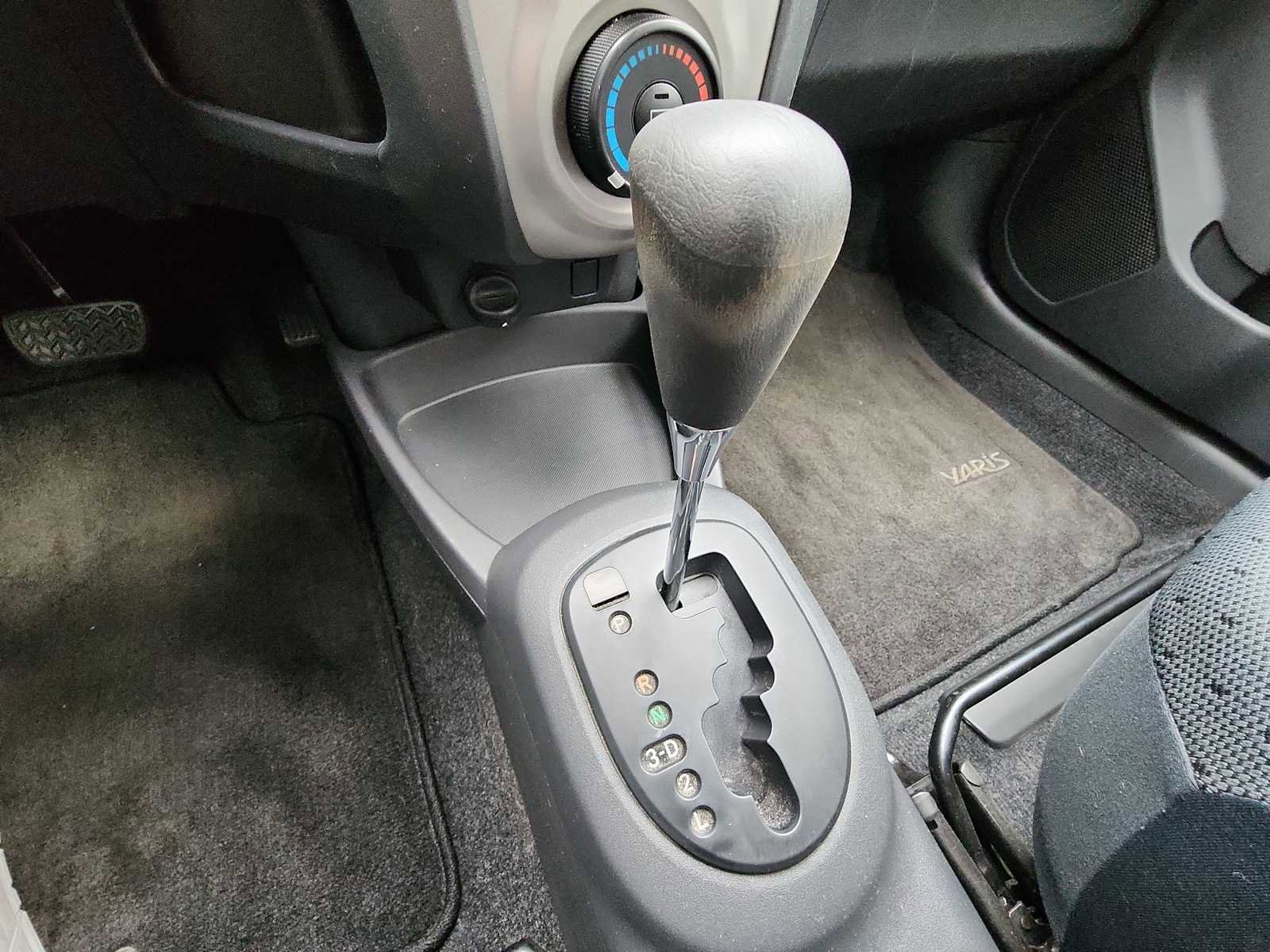 Used 2011 Toyota Yaris 4-Door Hatchback image 20