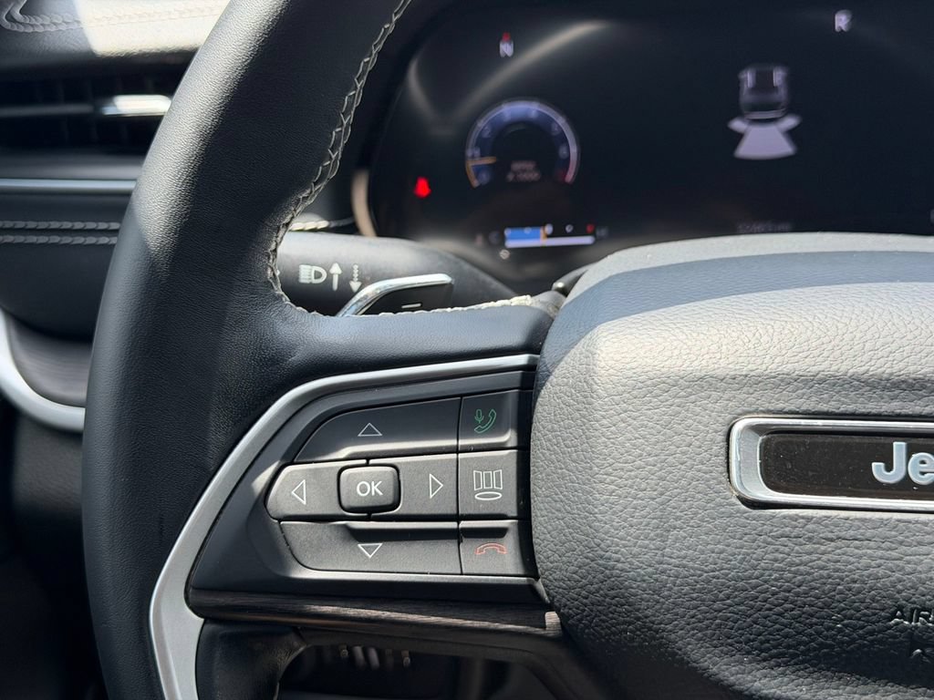 Used 2022 Jeep Grand Cherokee Limited AWD/4WD image 19