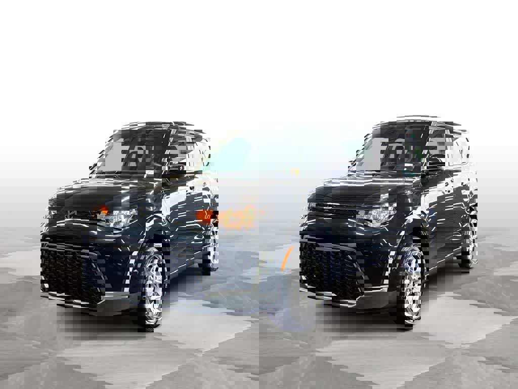 Used 2025 Kia Soul LX w/ LX Technology Package FWD image 1