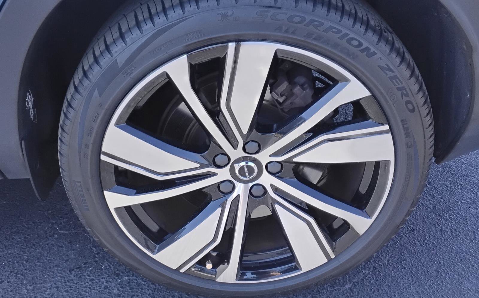 Used 2021 Volvo XC40 P8 Recharge w/ Advanced Package image 11