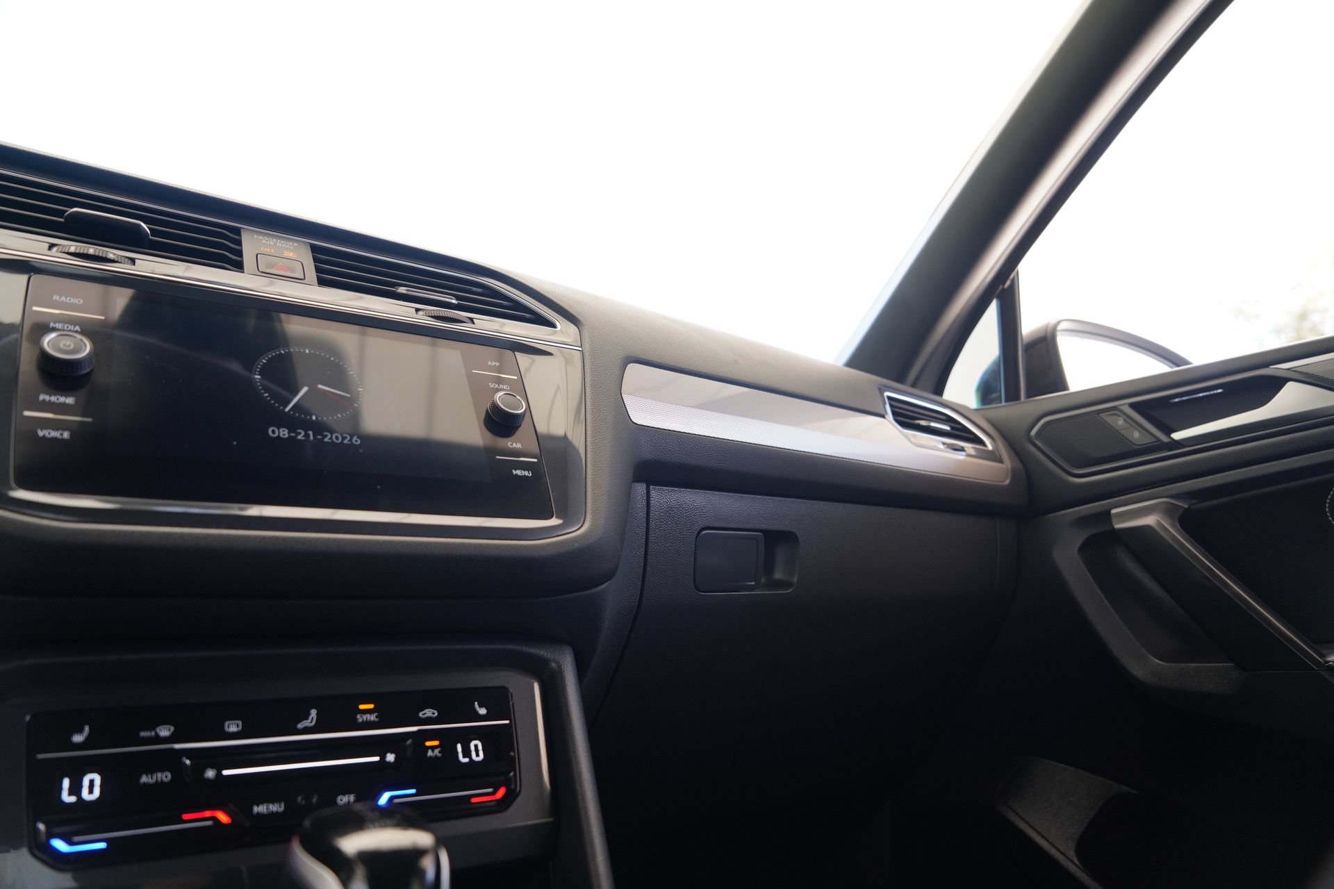 Certified 2024 Volkswagen Tiguan SE R-Line FWD image 17