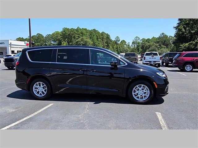New 2026 Chrysler Pacifica Select image 35