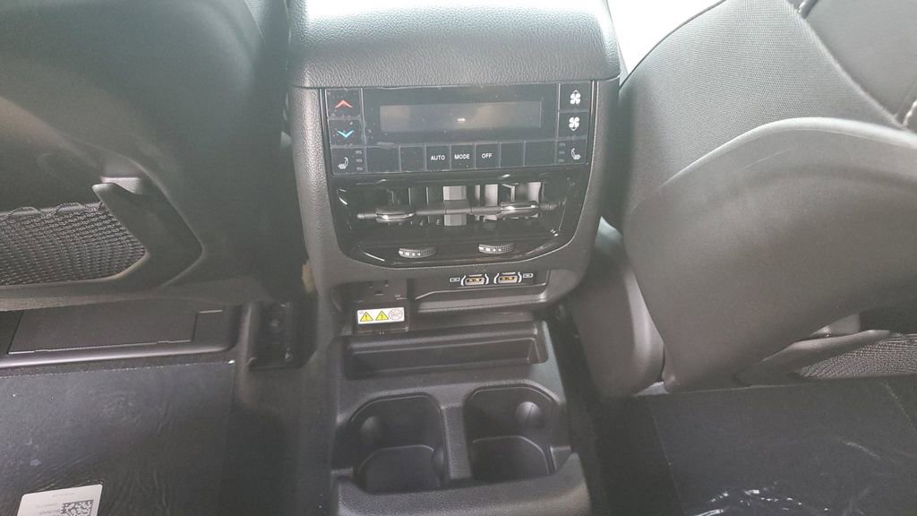 New 2025 Jeep Grand Cherokee L Limited w/ Black Appearance Package image 13
