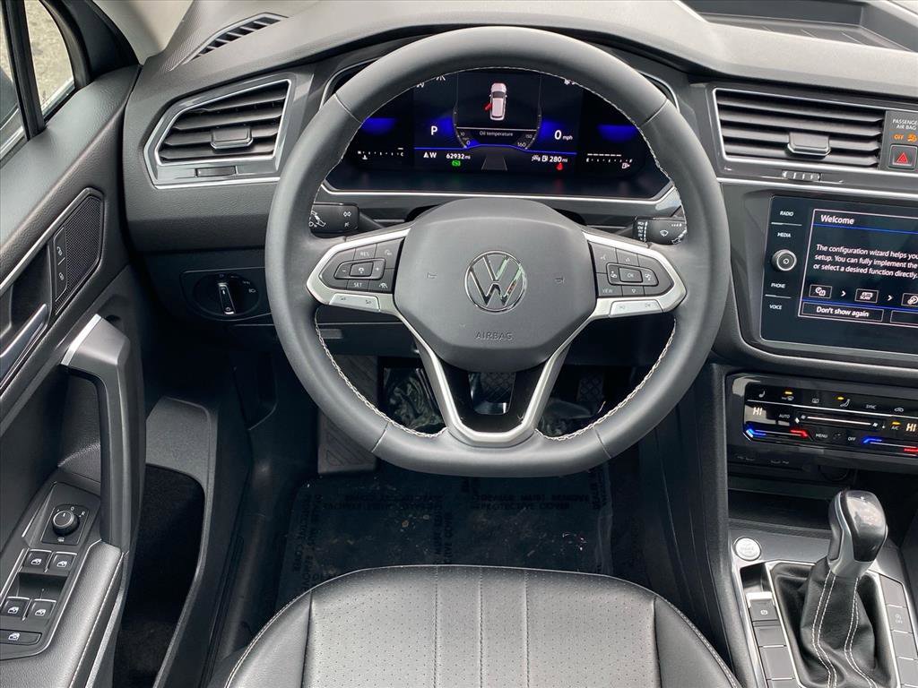Used 2023 Volkswagen Tiguan SE w/ Panoramic Sunroof Package AWD/4WD image 6