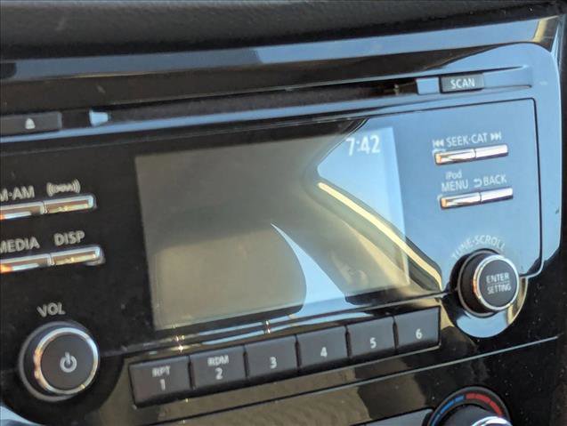 Used 2017 Nissan Rogue S image 16