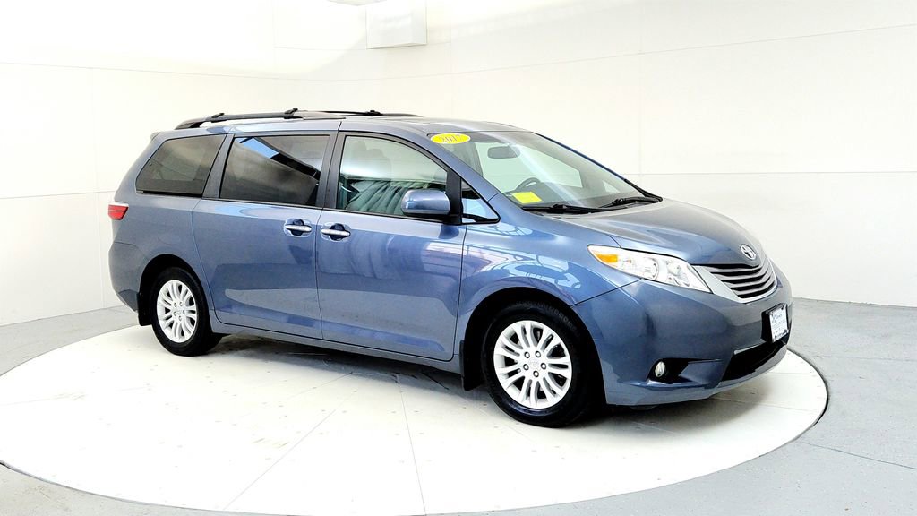 Used 2017 Toyota Sienna XLE FWD image 7