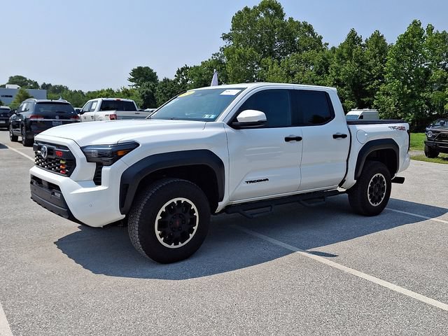 Used 2024 Toyota Tacoma TRD Off-Road w/ TRD Off Road Upgrade Package AWD/4WD image 5