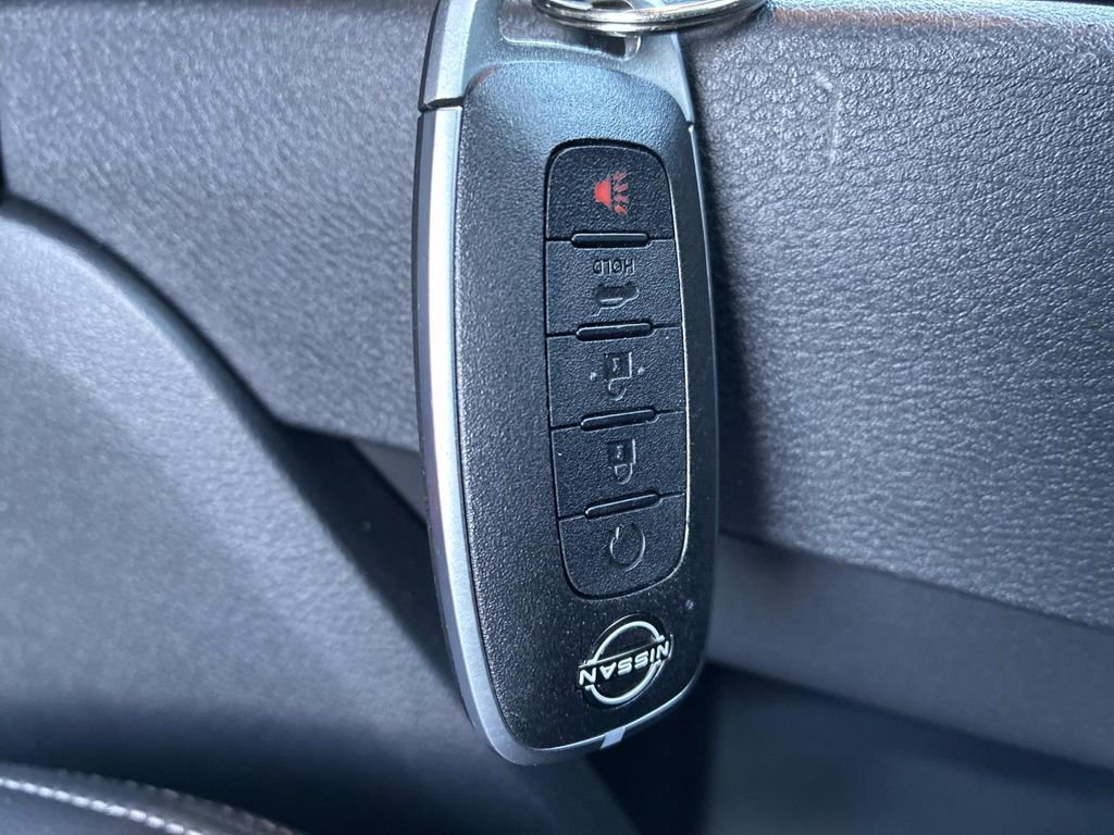 Used 2024 Nissan Rogue SL w/ SL Premium Package image 9