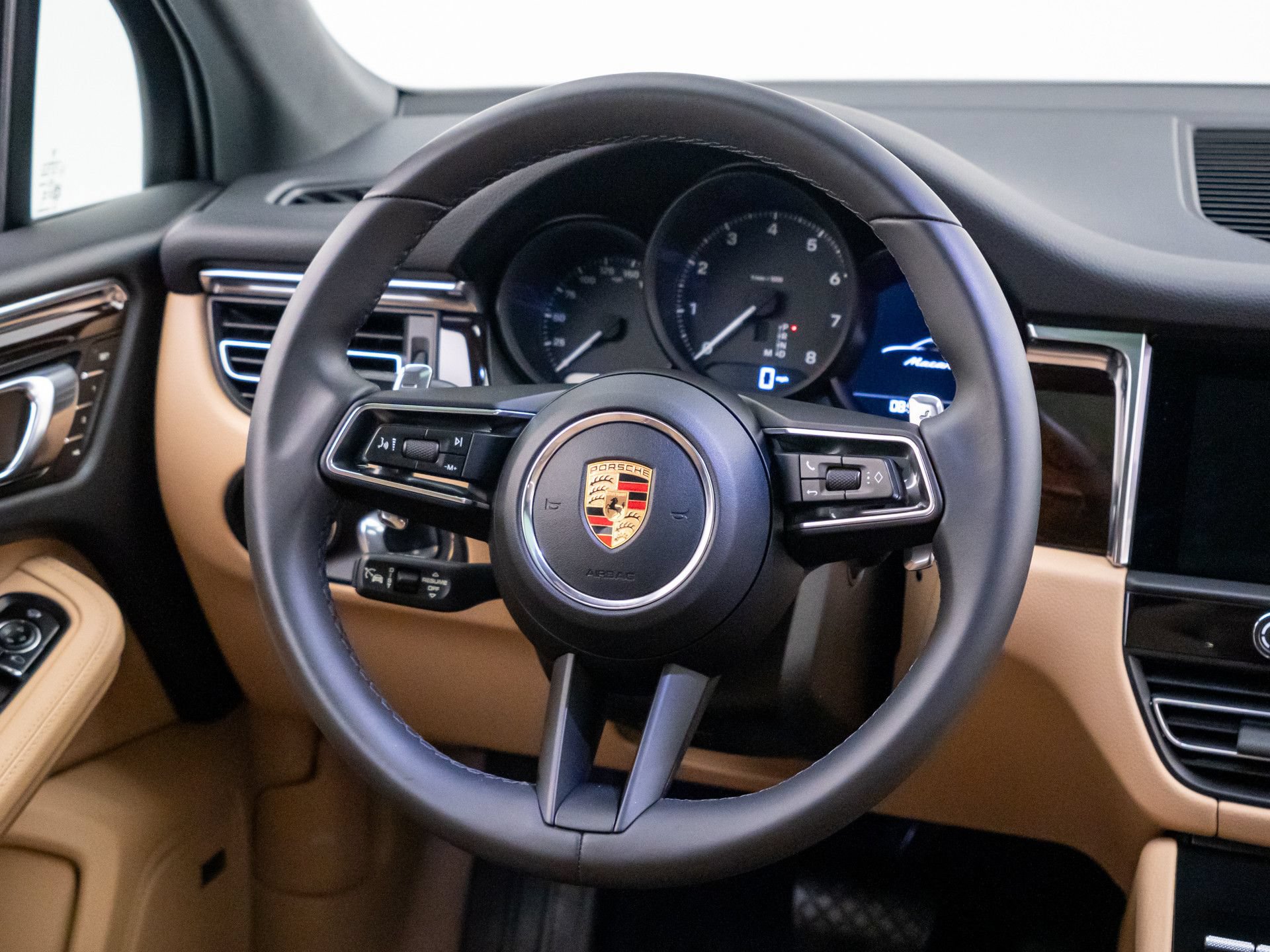 Certified 2026 Porsche Macan AWD/4WD image 12