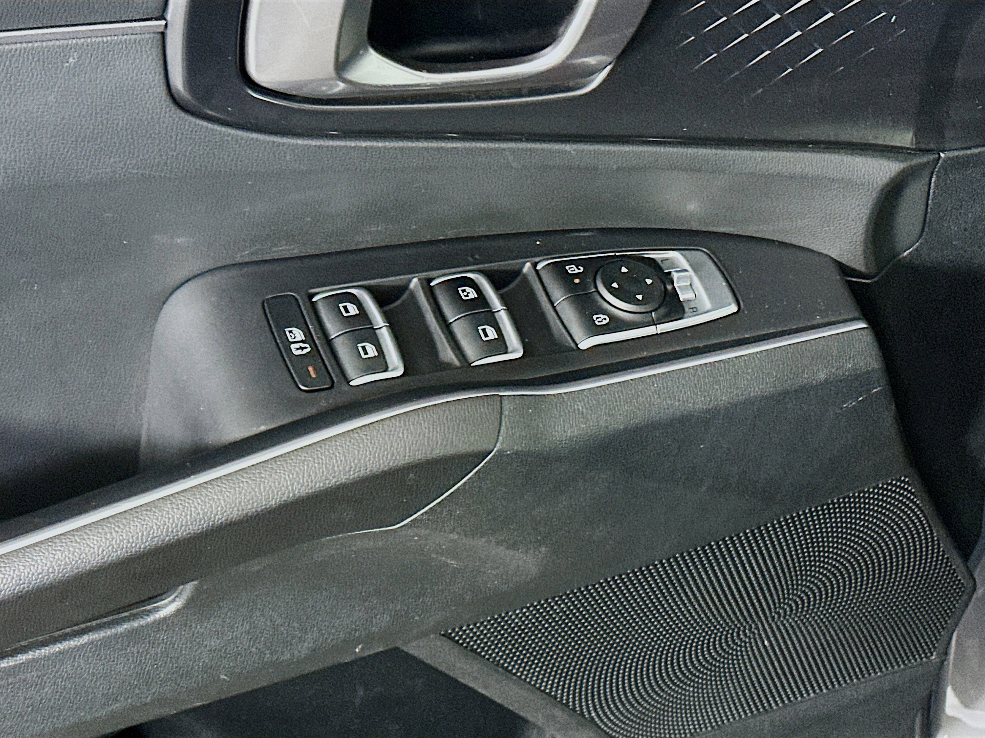 Used 2024 Kia Sorento S image 15