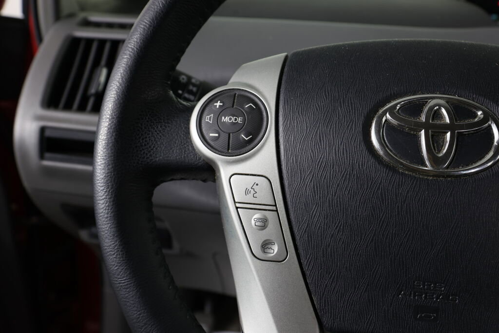 Used 2014 Toyota Prius V Three image 32