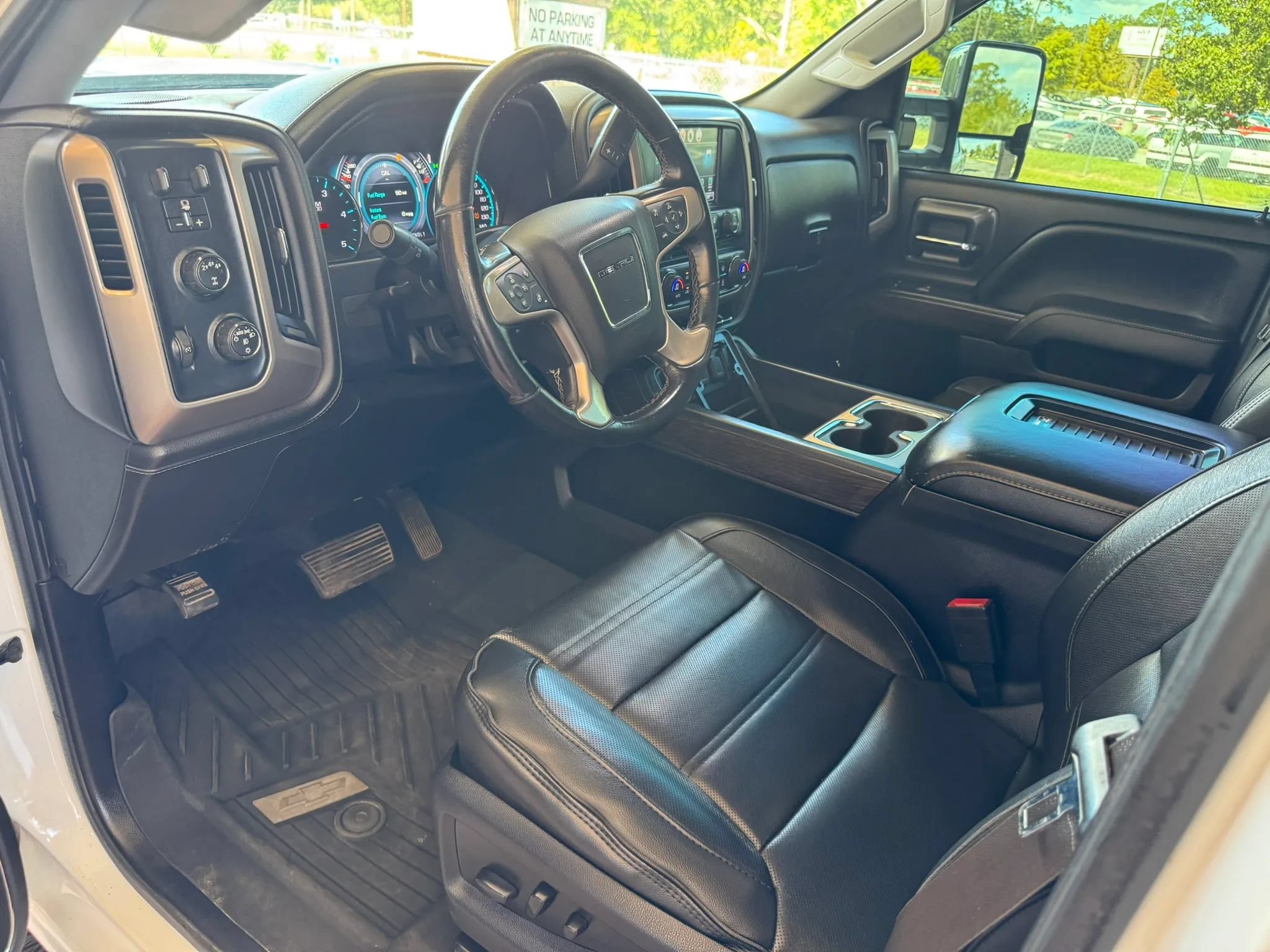 Used 2019 GMC Sierra 2500 Denali w/ Duramax Plus Package AWD/4WD image 14