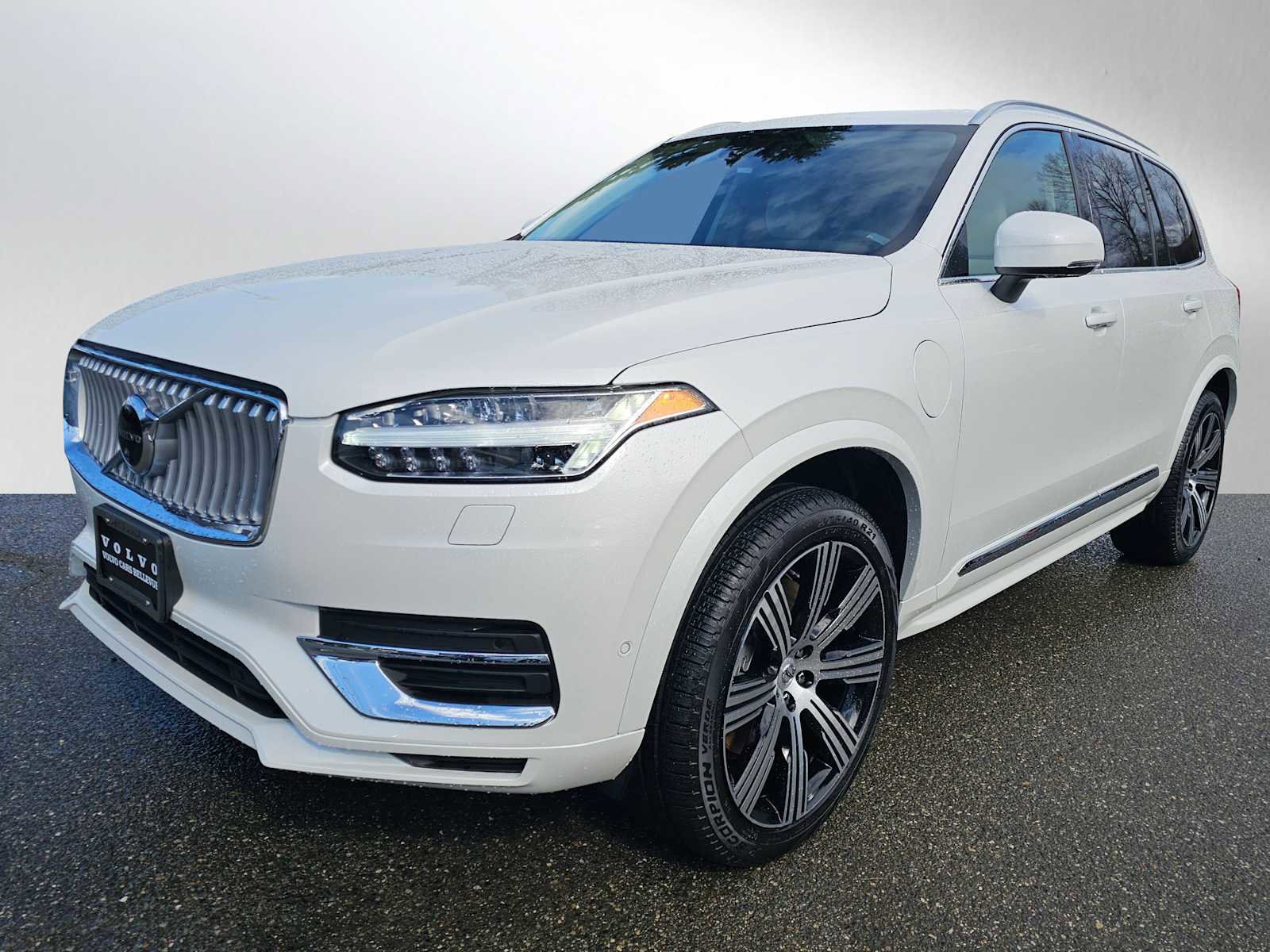 Used 2025 Volvo XC90 T8 Plus w/ Protection Package Premier image 3