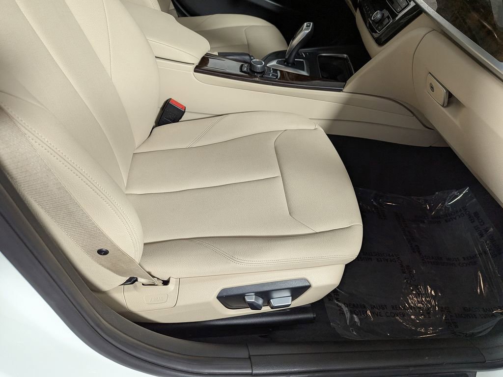 Used 2018 BMW 320i Sedan RWD image 24
